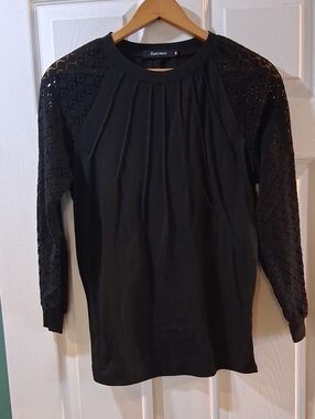 Automet Black Long-Sleeve Lace Accent Tee